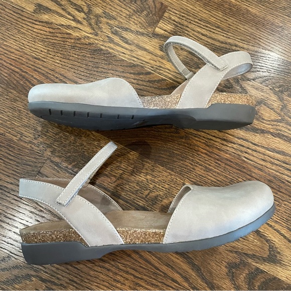 ATHLEFIT Gray Leather Cork Sole Mary Jane Clogs - Picture 3 of 8